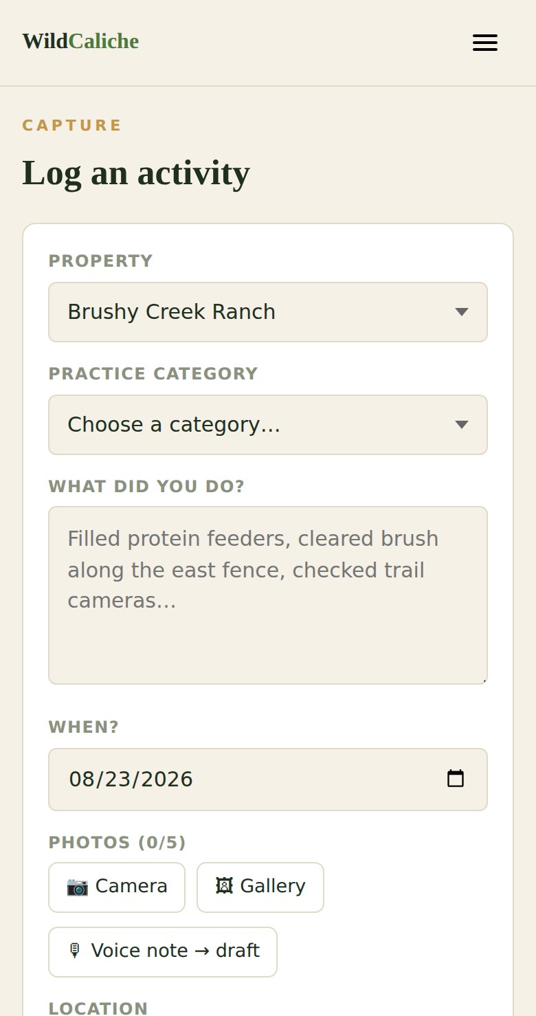 WildCaliche capture screen — camera, gallery, and voice-note buttons with GPS attach